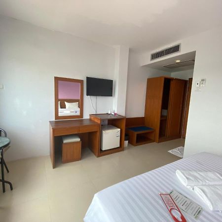 פראצ'ואפ קירי קאן Prachuap Beach Hotel מראה חיצוני תמונה