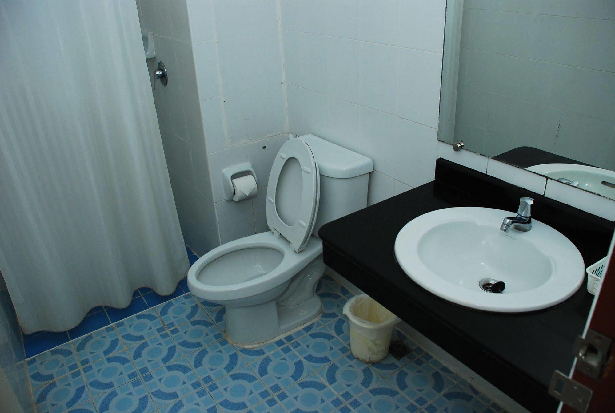 פראצ'ואפ קירי קאן Prachuap Beach Hotel מראה חיצוני תמונה
